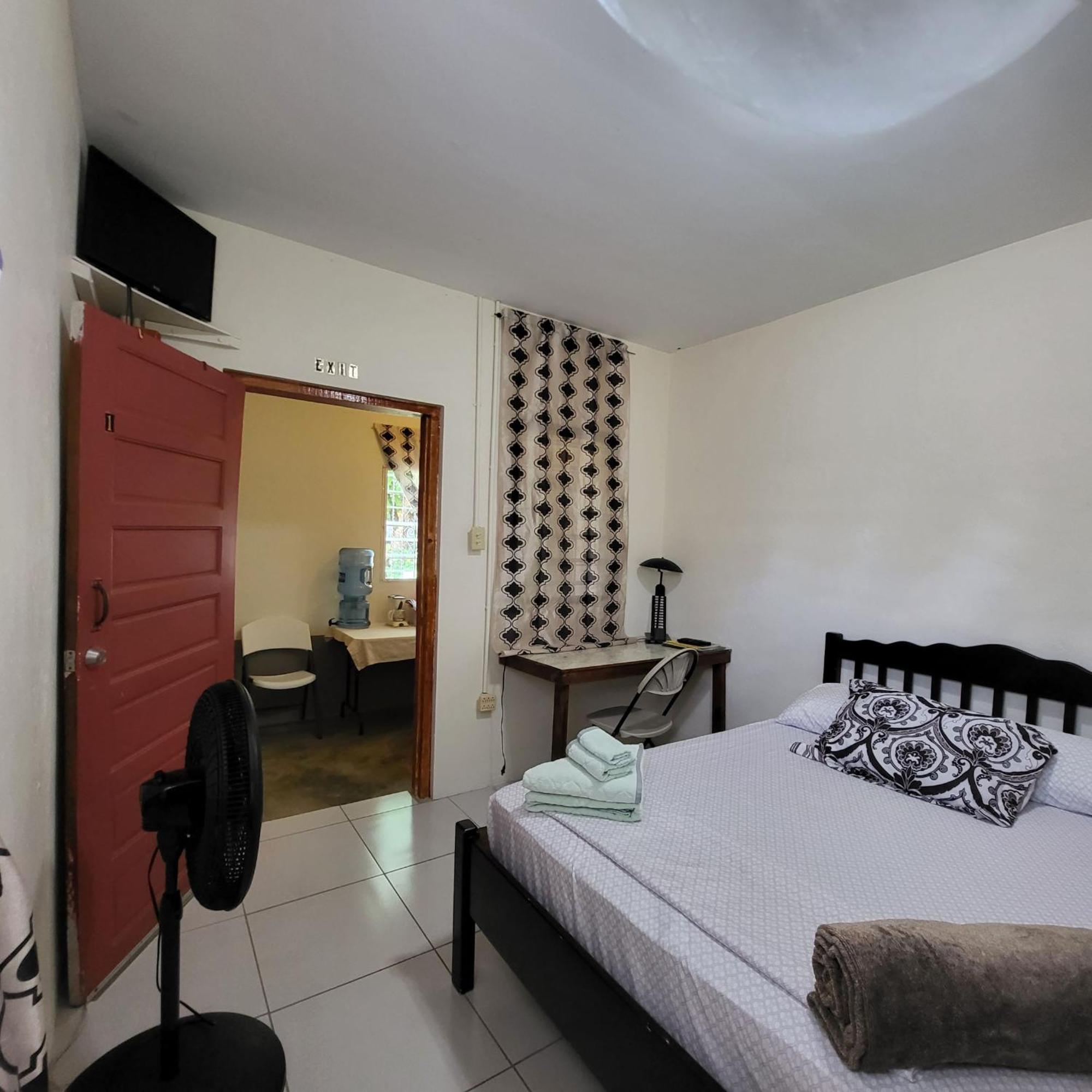 Hacienda Tropical Guest House Belmopan Buitenkant foto